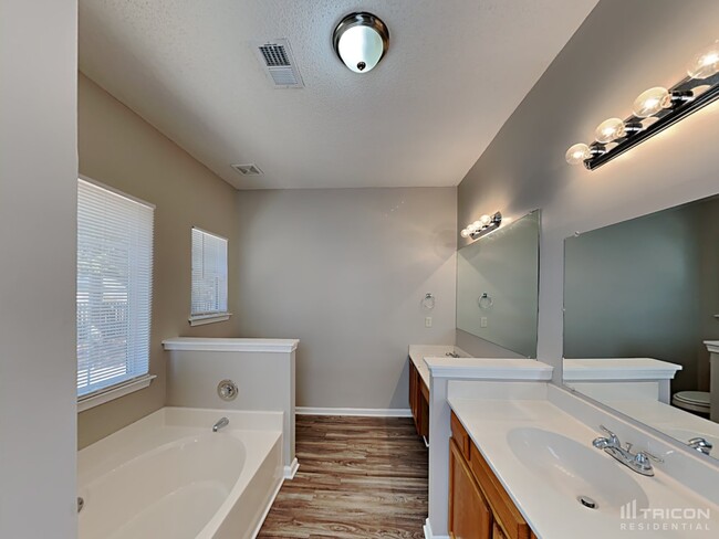 Building Photo - 101 Royal Crest Dr