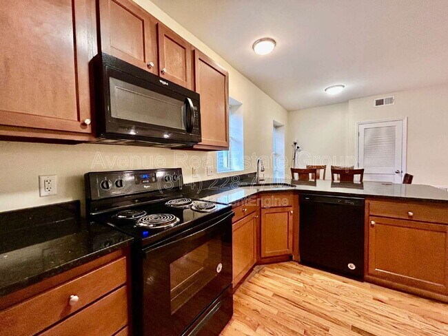 Building Photo - 716 Westgate Ave