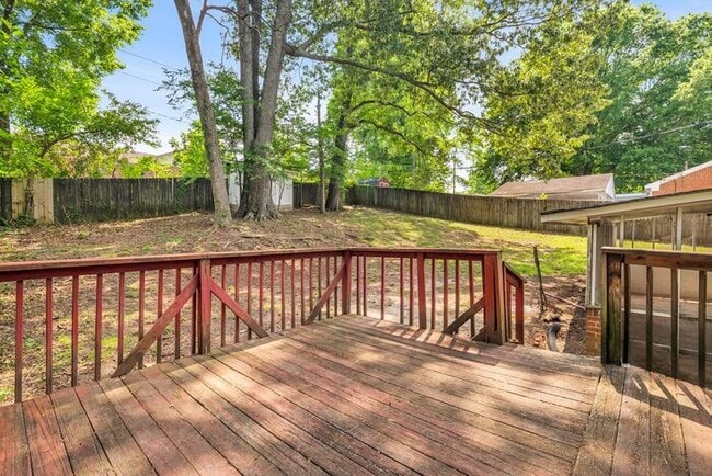 Building Photo - Large Home in Four Seasons Area, Hardwoods, Dining Room, Screed Porch, Fenced!