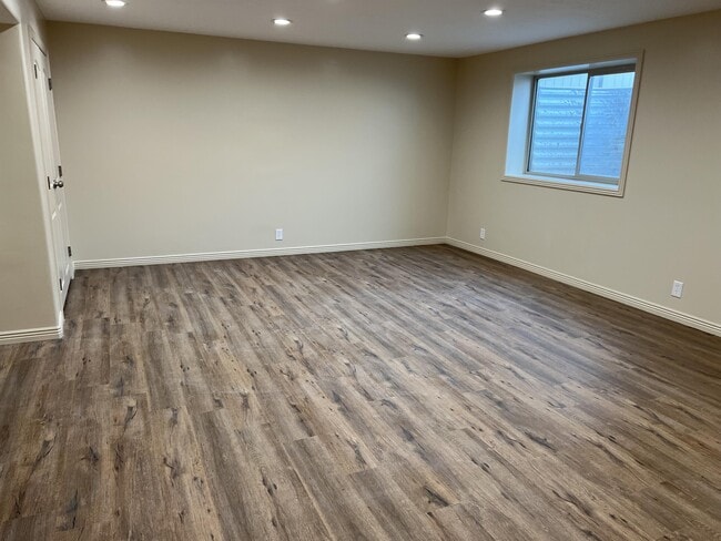 Building Photo - 104 Seminole Dr