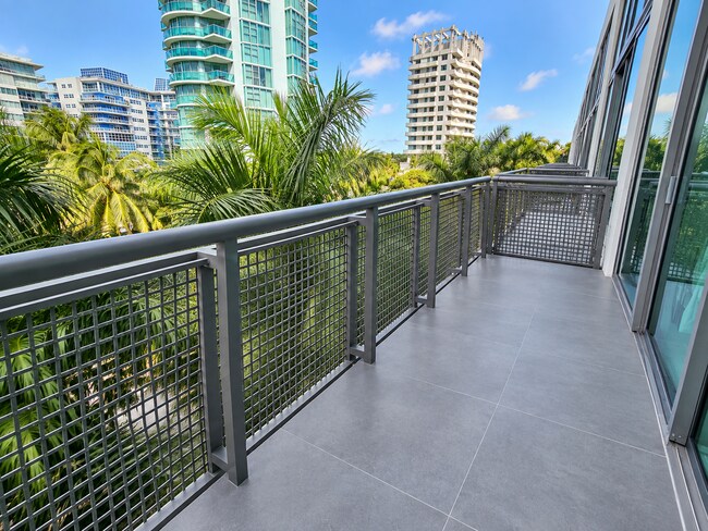 Building Photo - 6000 Collins Ave