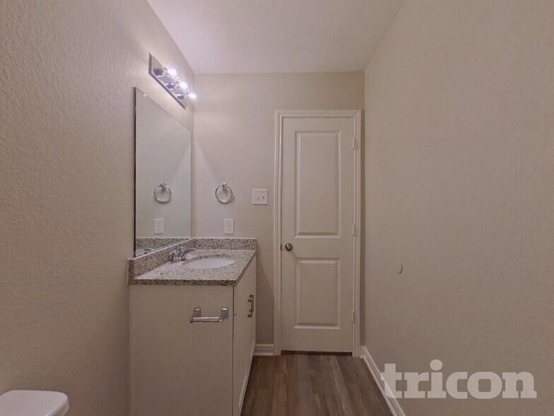 Building Photo - 15684 Del Norte Dr