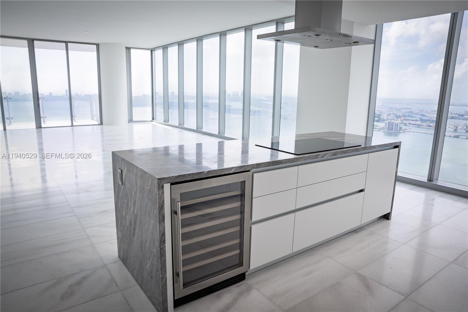 Building Photo - 700 NE 26th Ter