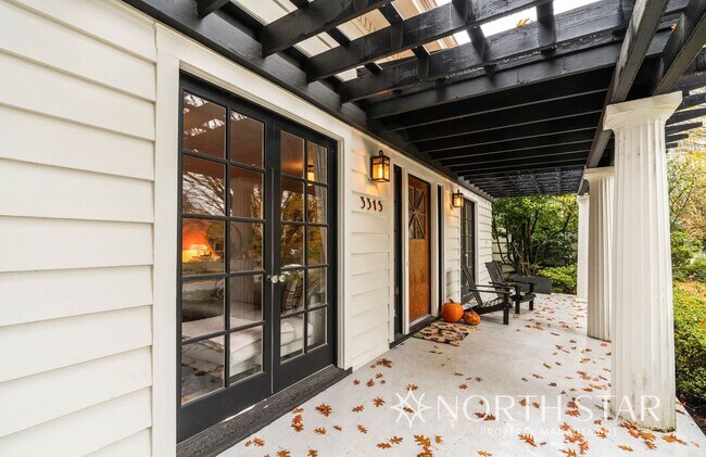 Primary Photo - Classic Portland Home Heart of Irvington