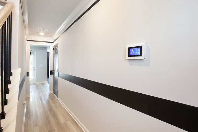 Building Photo - Newly Constructed 3bd/3.5ba w/ Gym, Min From Airport and Downtown Hapeville!