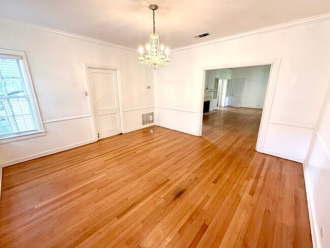 Building Photo - Historic Charm Near Woodlawn Lake! 3 Bed, 2 Bath Home with Hardwood Floors