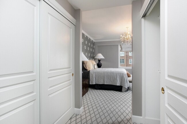 Building Photo - 1 Bedroom w/Den Condo In Meadowmont Villag...