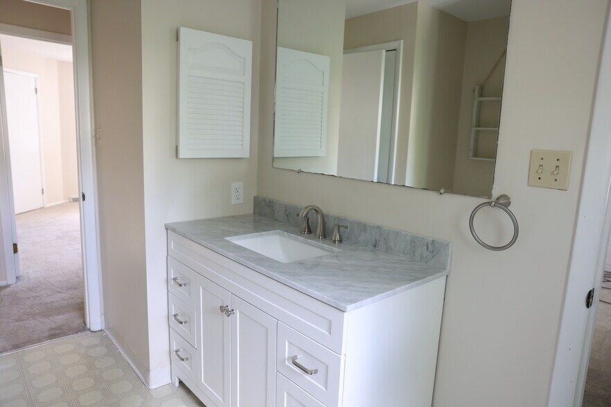 Main Bath - 3164 Cheltenham Ct
