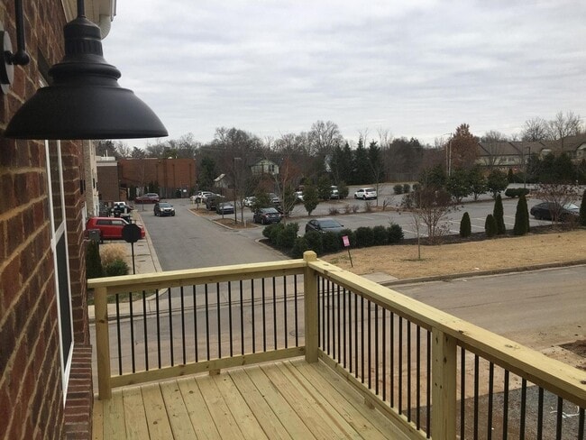 Building Photo - Gorgeous luxury 2BD/2.5BA M'boro townhome w/garage, washer/dryer, across from MTSU!