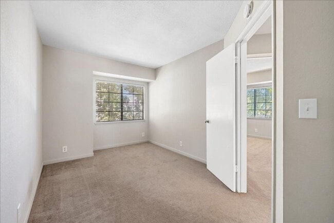 Building Photo - 2289 Sandcastle Way