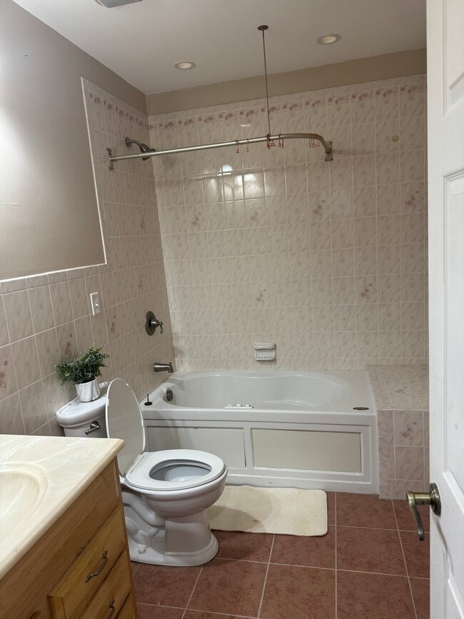 Building Photo - 103 Trupenny Turn