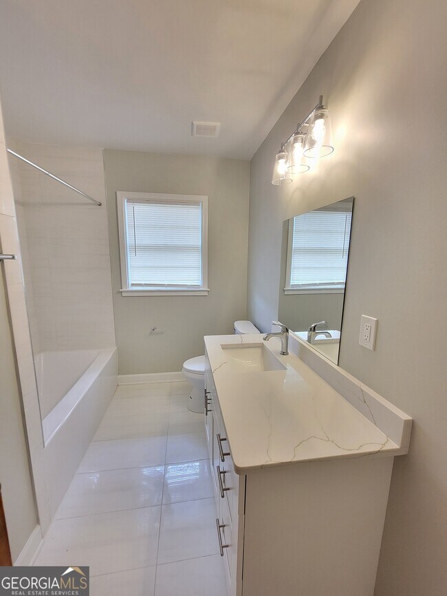 Building Photo - 2070 Black Fox Dr NE