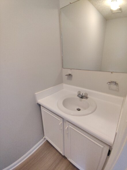 Building Photo - 29 Fonda Dr