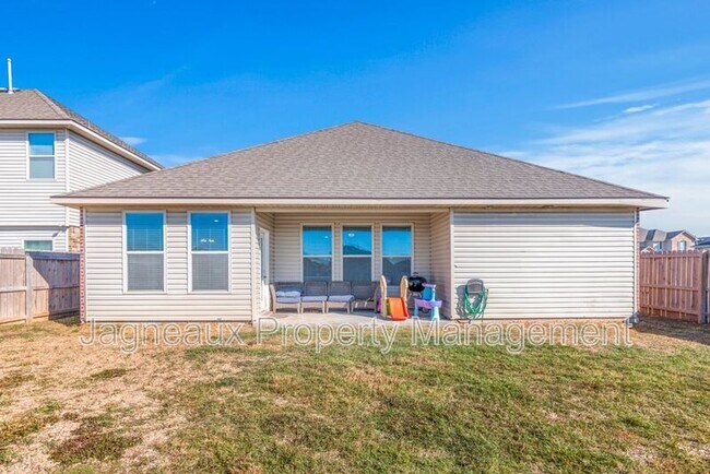 Building Photo - 317 Langley Dr