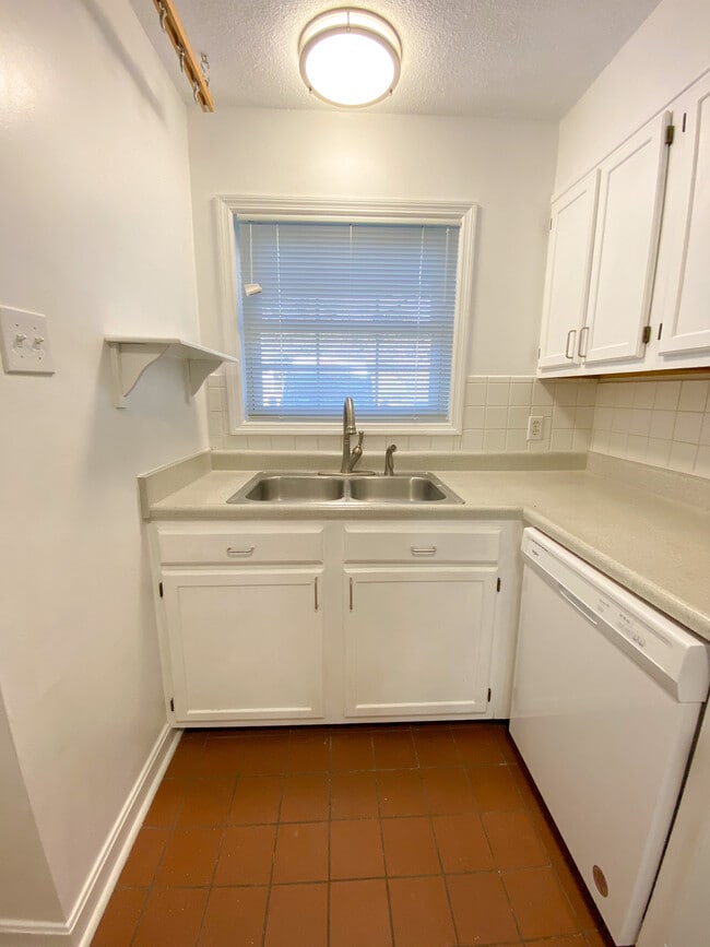 kitchen sink and window (front of house) - 506 N Greensboro St