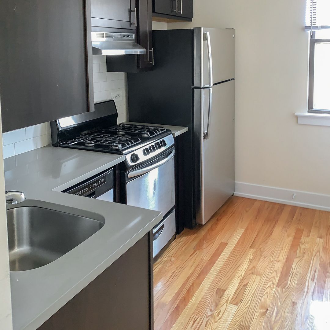 Building Photo - 627 W Melrose St