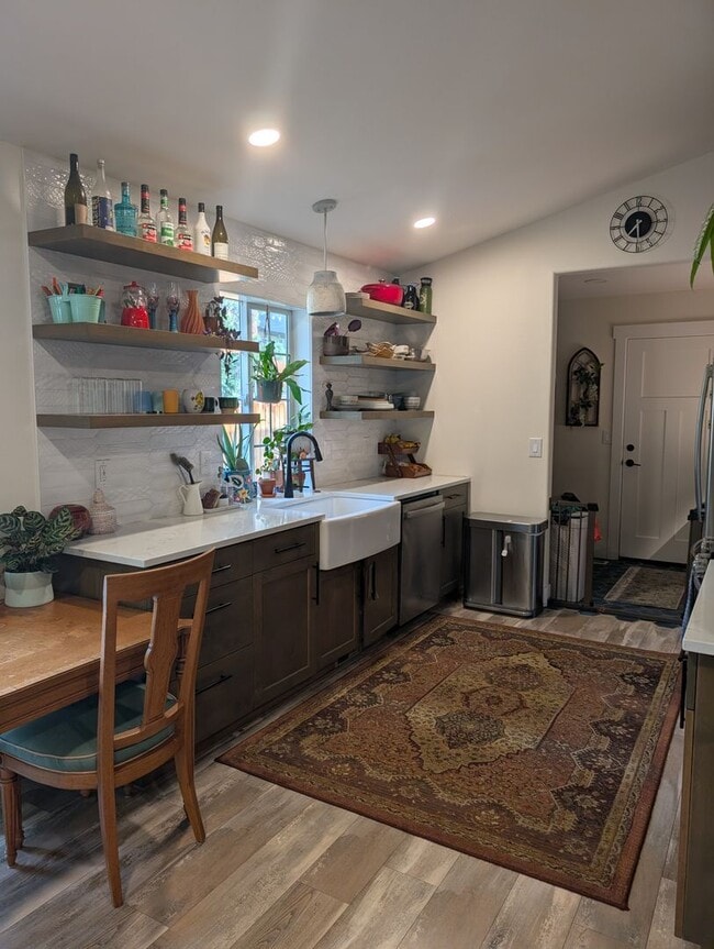 Building Photo - Beautifully Remodeled 3 Bed/2 Bath on Bend...