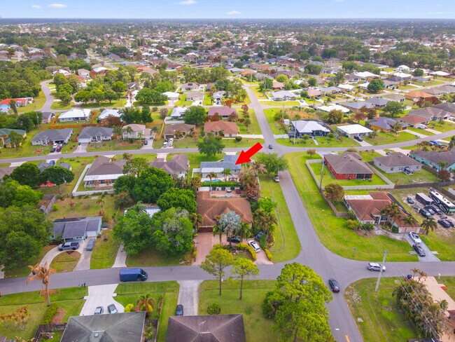 Building Photo - 3238 SW Constellation Rd