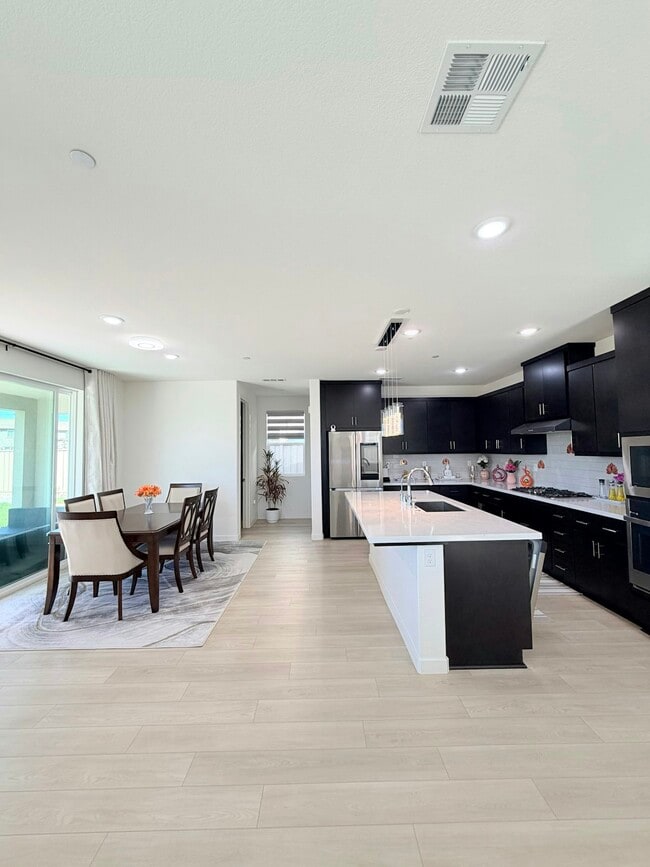 Building Photo - 5396 High Vly Ln