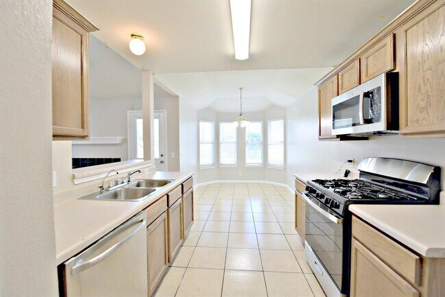 Building Photo - 904 Lantana Ln