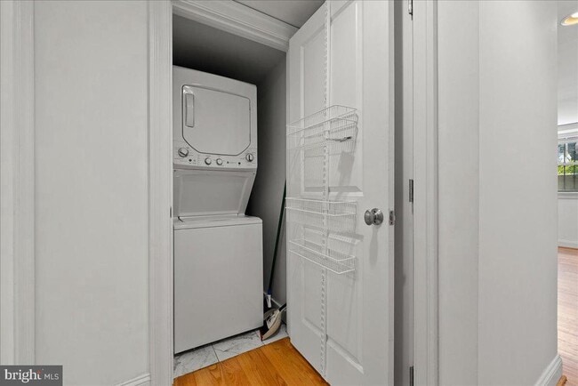 Building Photo - 739 Newton Pl NW