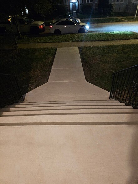 Building Photo - 7808 S Saginaw Ave