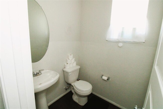 Building Photo - 712 Burr Oak