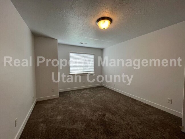 Building Photo - 10863 N Sandstone Way