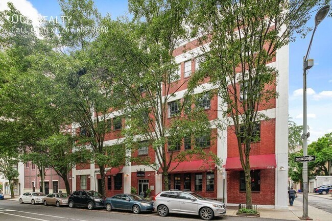 Building Photo - 412 S 13th St