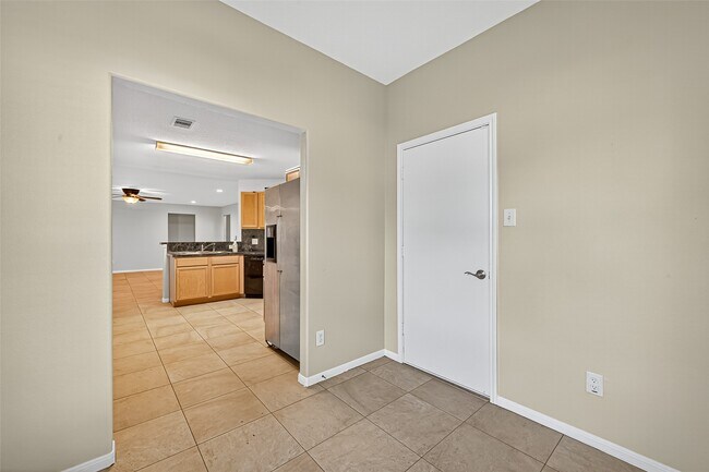 Building Photo - 3343 Apple Dale Dr