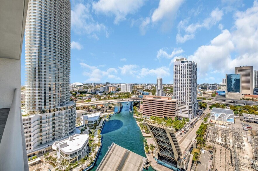 Building Photo - 185 SW 7th St