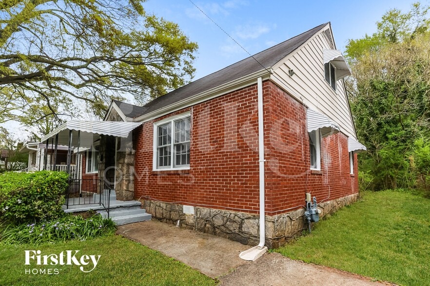 Building Photo - 2276 Dauphine St