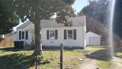 Building Photo - Super convenient to Langley AFB