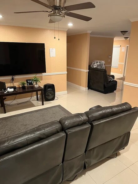 Building Photo - 813 NW 19th Ave