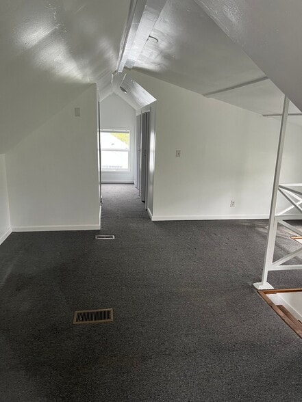 Building Photo - 1109 W 34th St