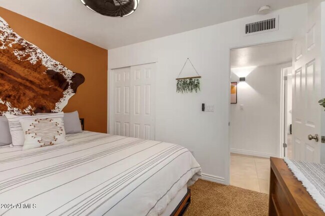 Building Photo - 15849 N 49th Pl