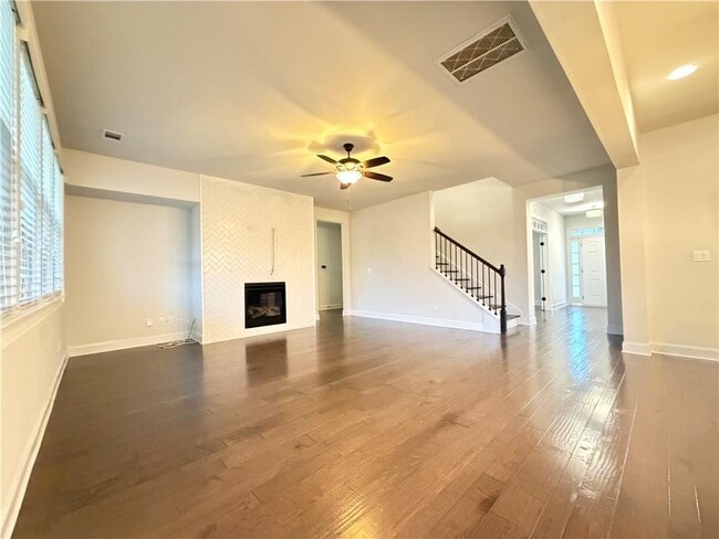 Building Photo - 1545 Dahlia Dr