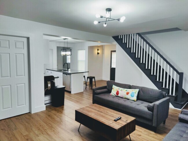 Building Photo - 82 Murray St