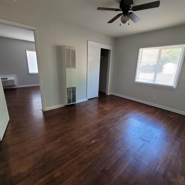 Building Photo - 818 S Terrace Dr