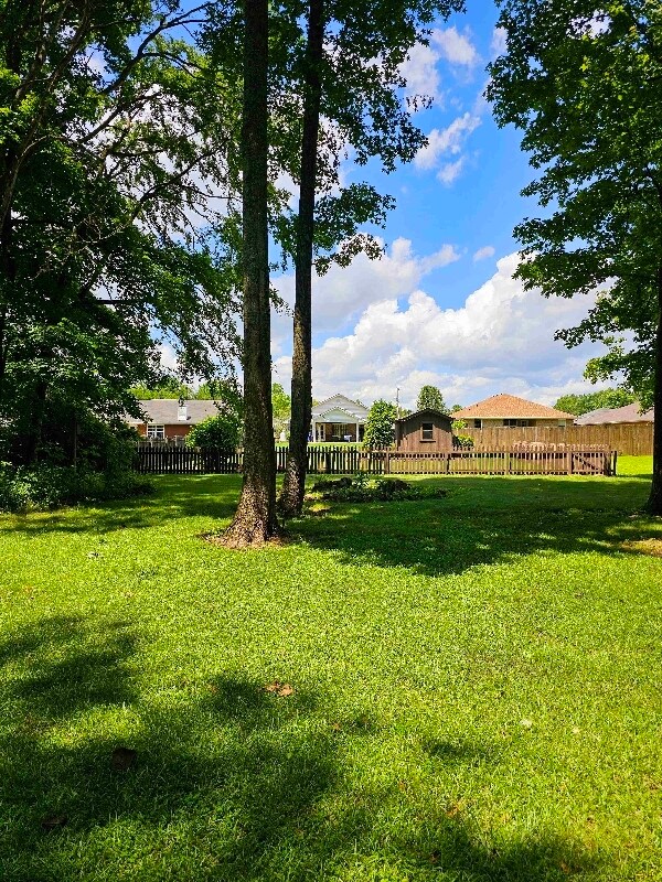 Building Photo - 226 Glen Meadows Ln