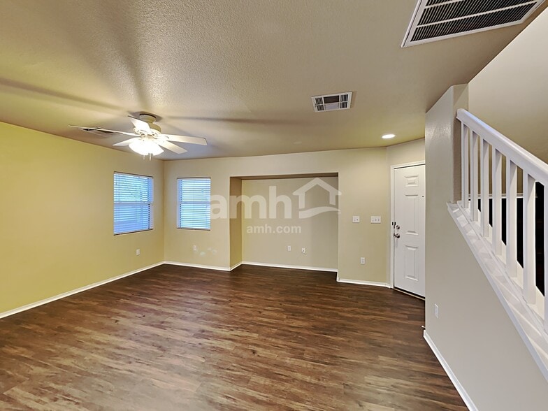 Building Photo - 3909 Bayamon St