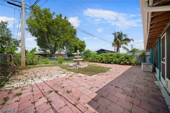 Building Photo - 3402 Santa Barbara Blvd S