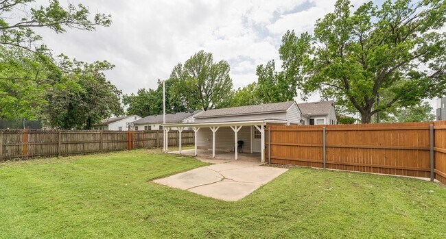 Building Photo - 3815 S Cincinnati Ave