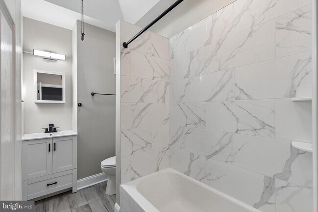 Building Photo - 5536 Pine St