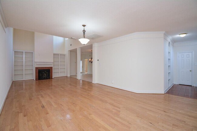 Building Photo - 16407 N Eldridge Pkwy