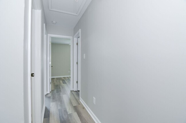 Building Photo - 4 Bedroom Ranch