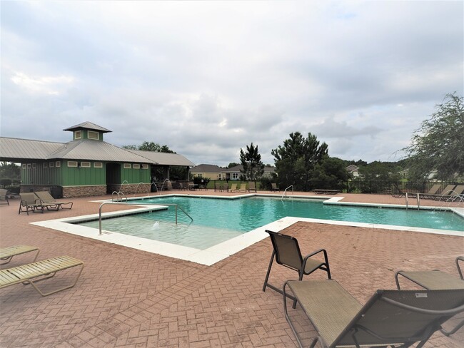 Building Photo - 4 Bedroom home with community pool!