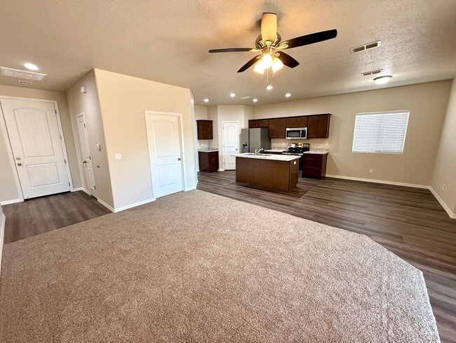 Building Photo - Move in Special~ $300 off Full Month's Ren...