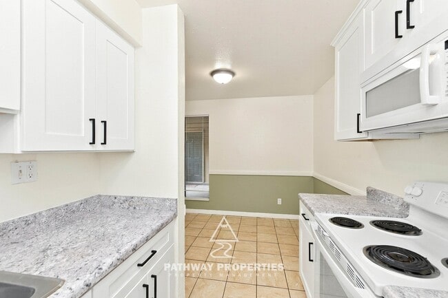 Building Photo - 872 W 500 S