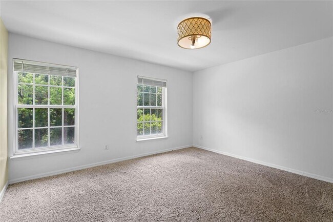 Building Photo - 754 Centervale Dr